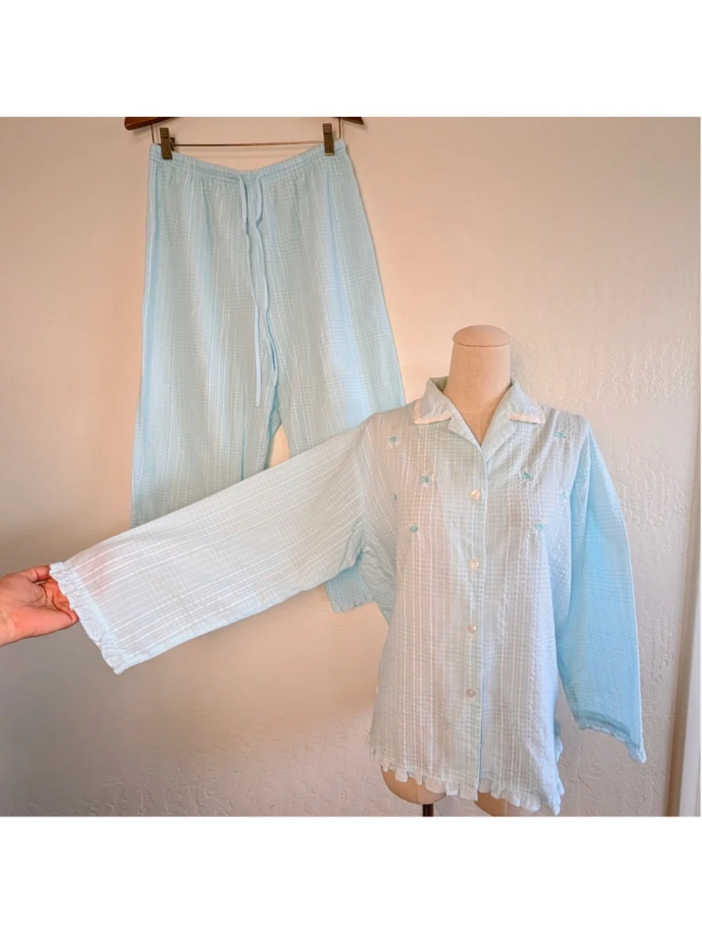 Miss Elaine Pajama Set Large Aqua Blue Seersucker Embroidered Floral Lace Trim